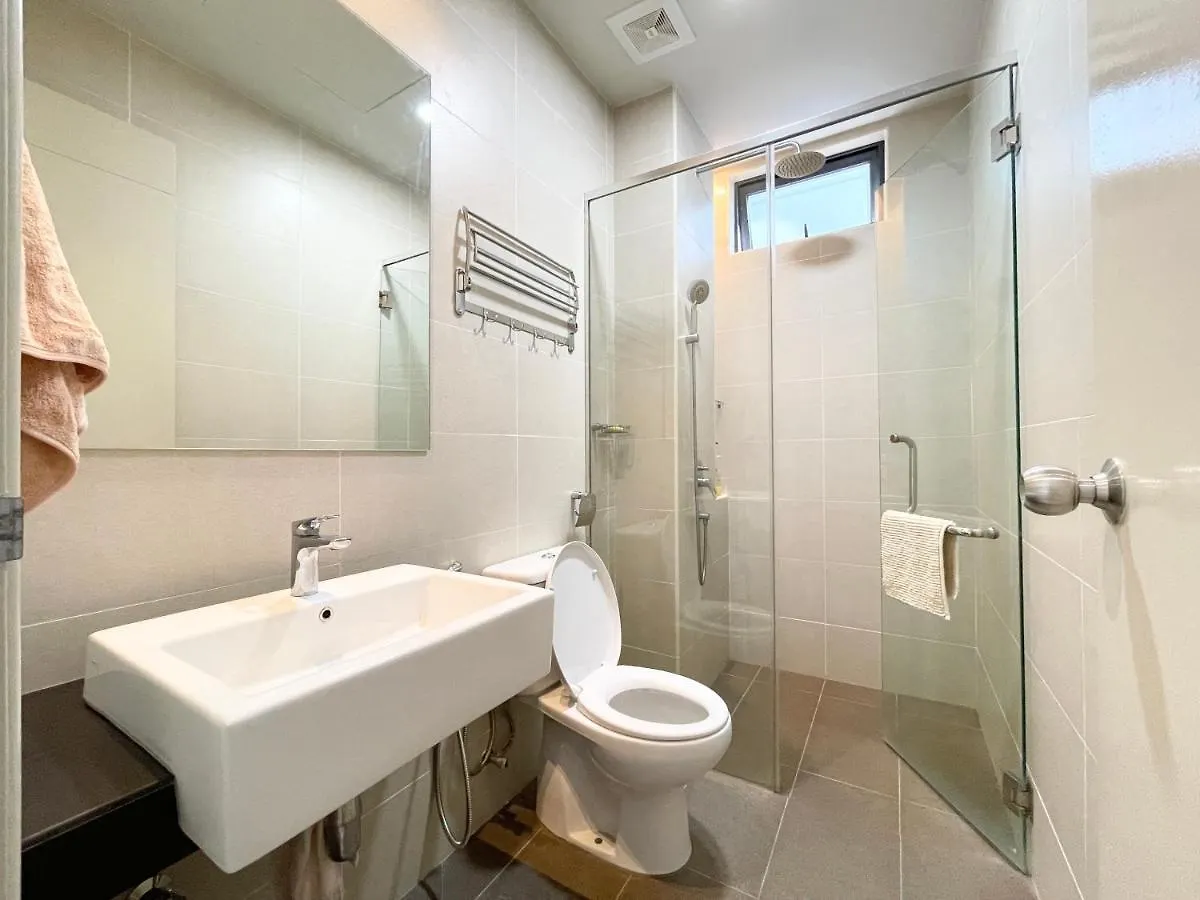 Atlantis Center Of Melaka 1B1B Max 6Pax With Big Pool And Sky Bridge Apartment